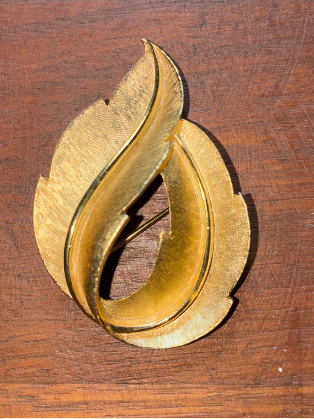 Vintage Crown Trifari Leaf Swirl Brooch Florentine Gold Tone Signed 2.5in
